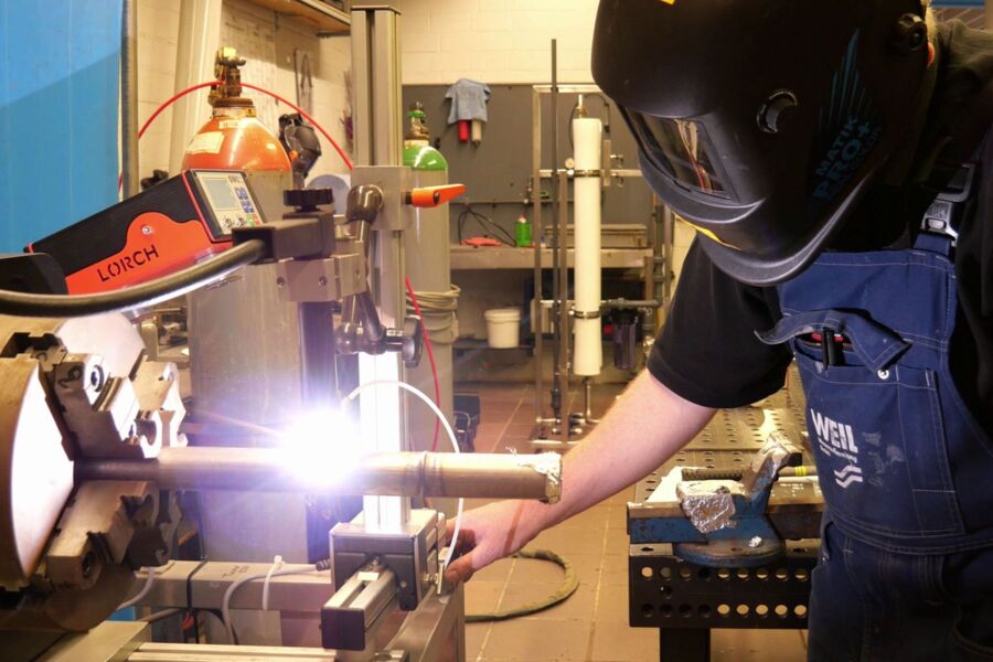 Bei uns arbeiten Schweißer, Ingenieure, Technikerinnen, Monteure – und viele andere Fachleute Seite an Seite.